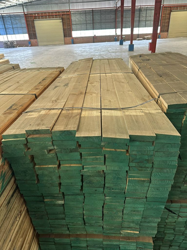 gỗ thông 32mm IND chile